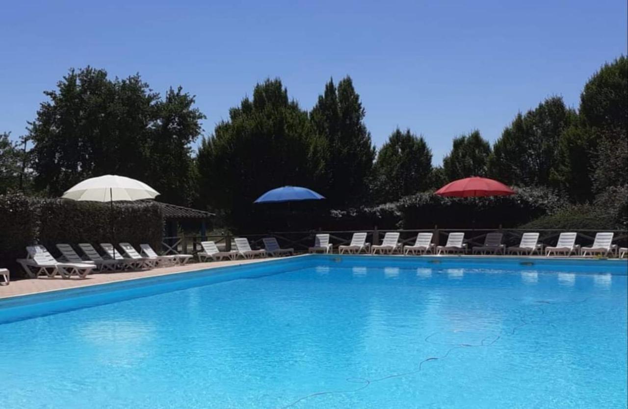 Etang Vallier Resort Brossac Bagian luar foto