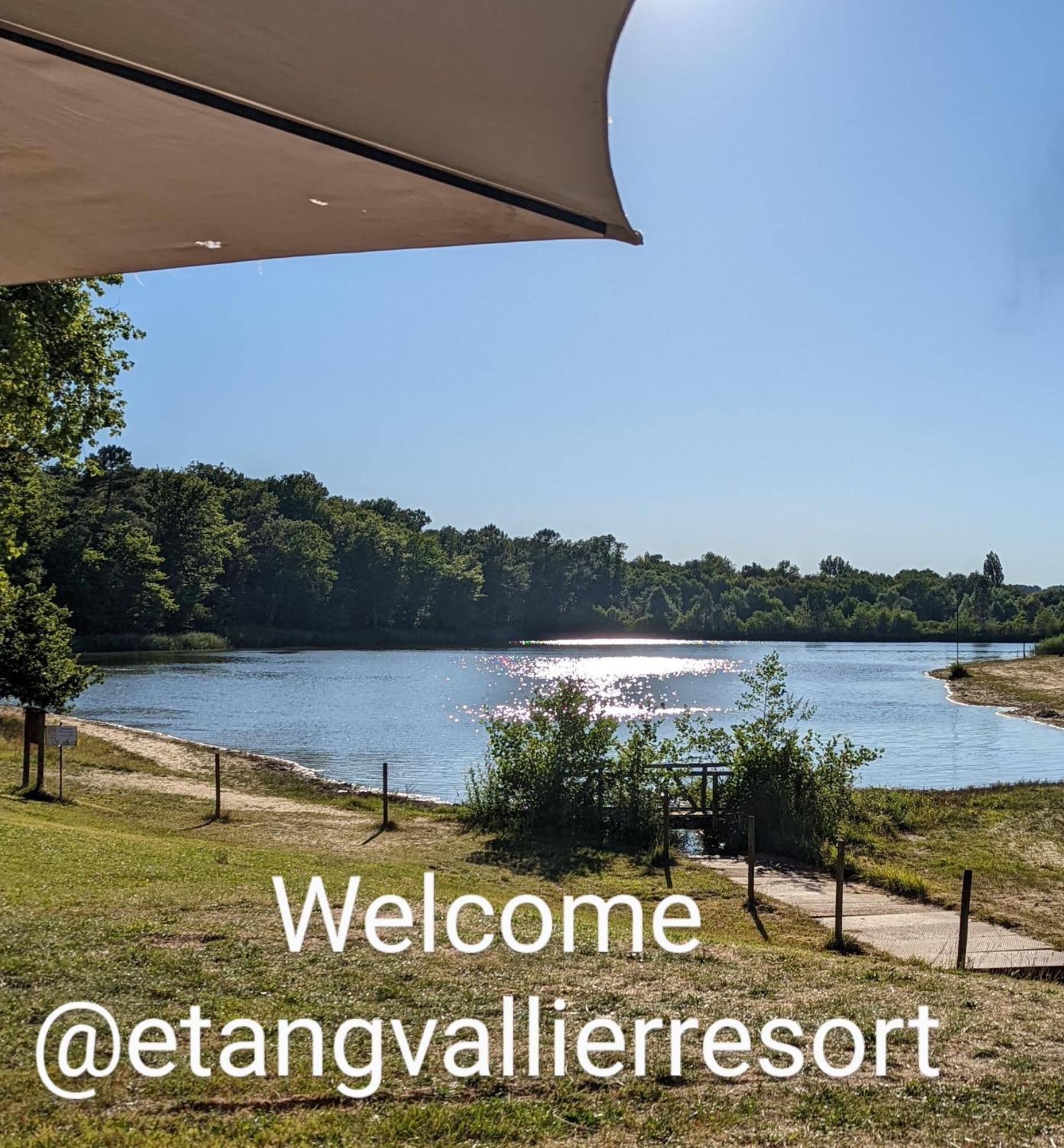 Etang Vallier Resort Brossac Bagian luar foto