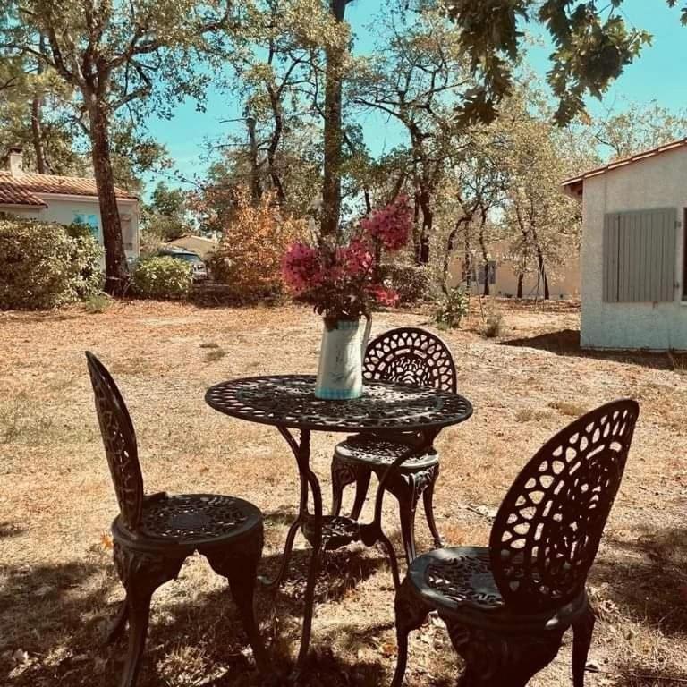 Etang Vallier Resort Brossac Bagian luar foto