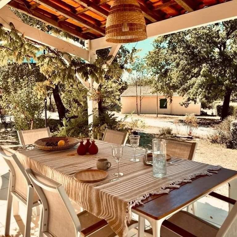 Etang Vallier Resort Brossac Bagian luar foto