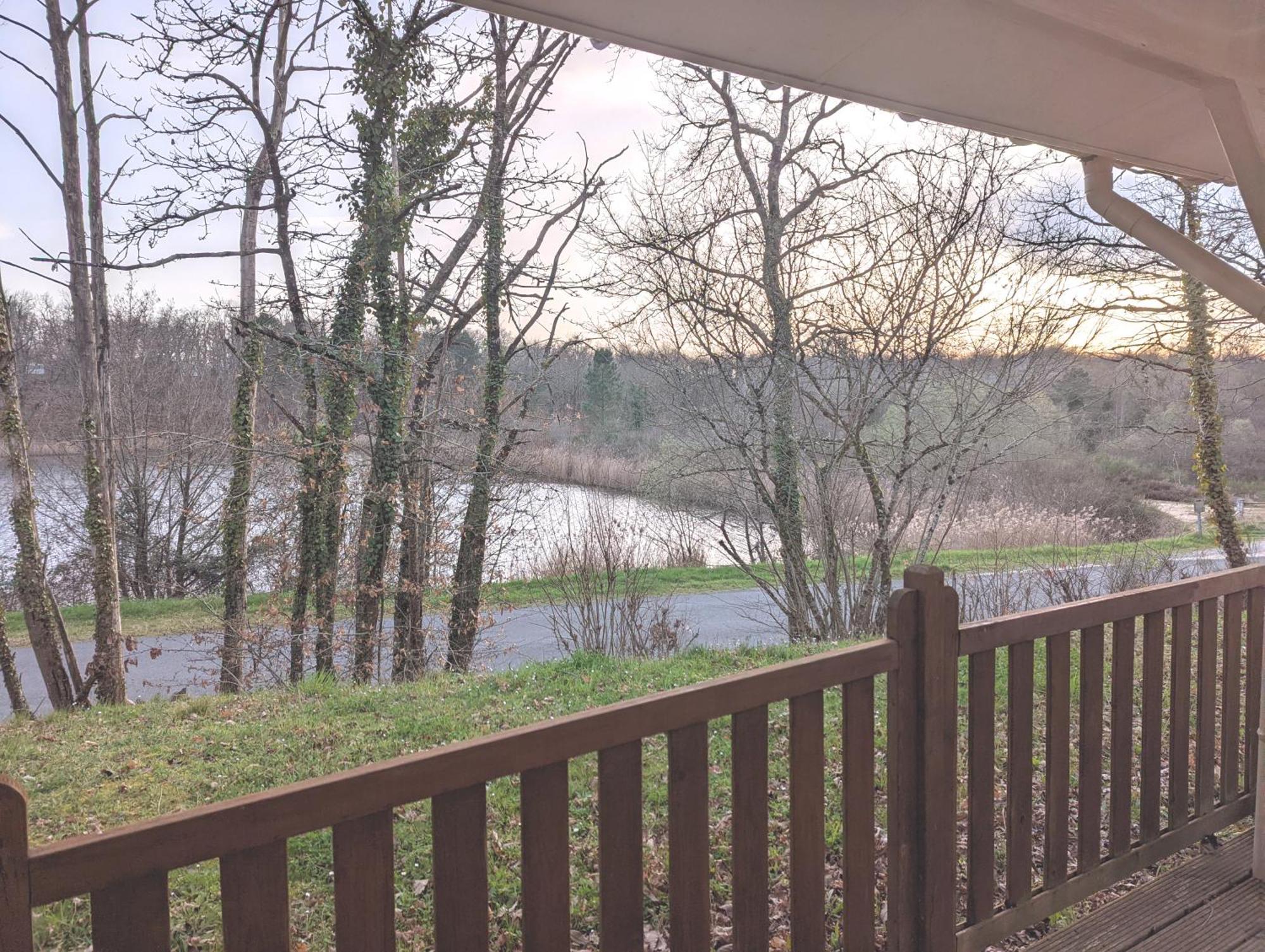 Etang Vallier Resort Brossac Bagian luar foto
