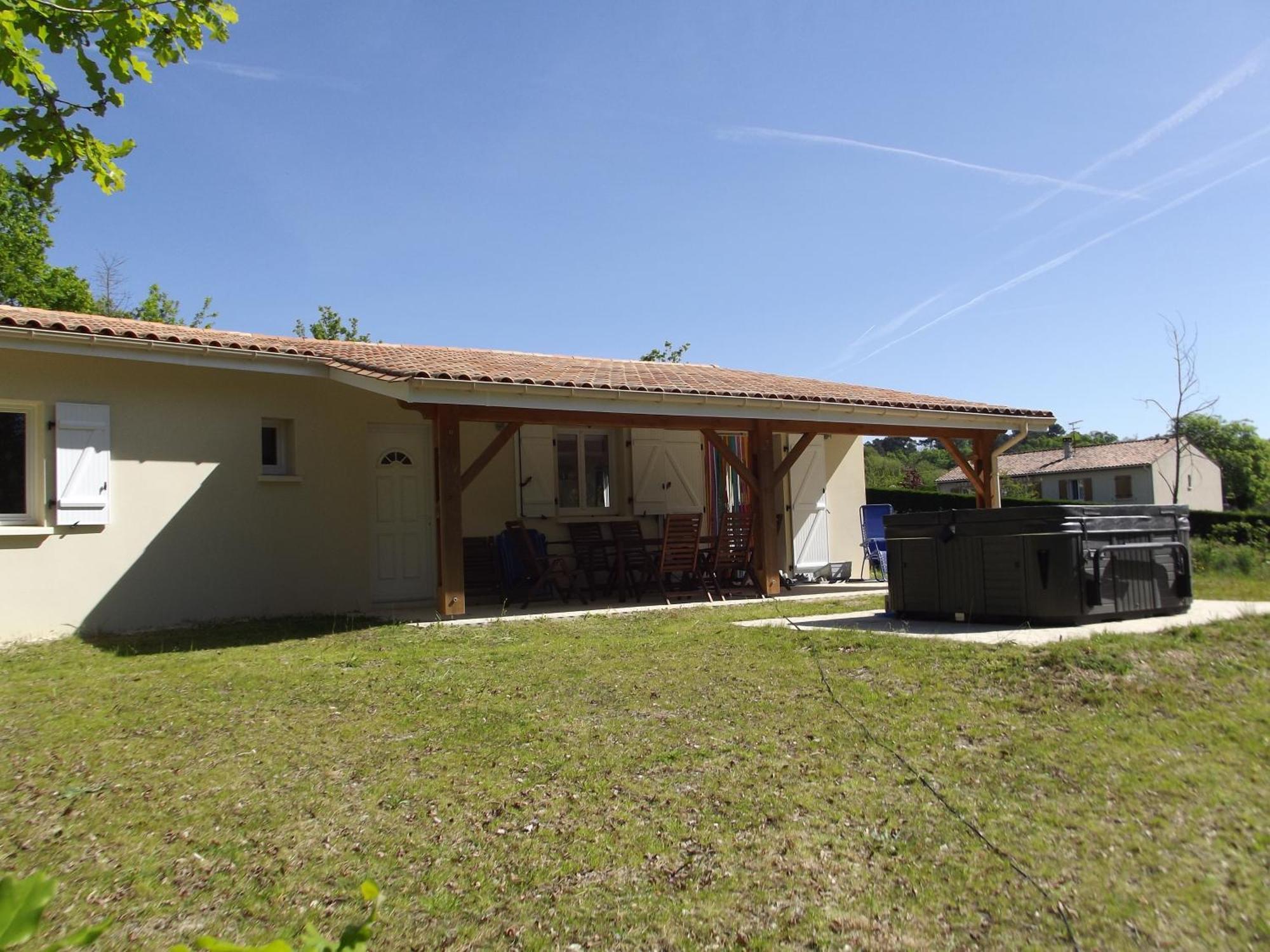 Etang Vallier Resort Brossac Bagian luar foto