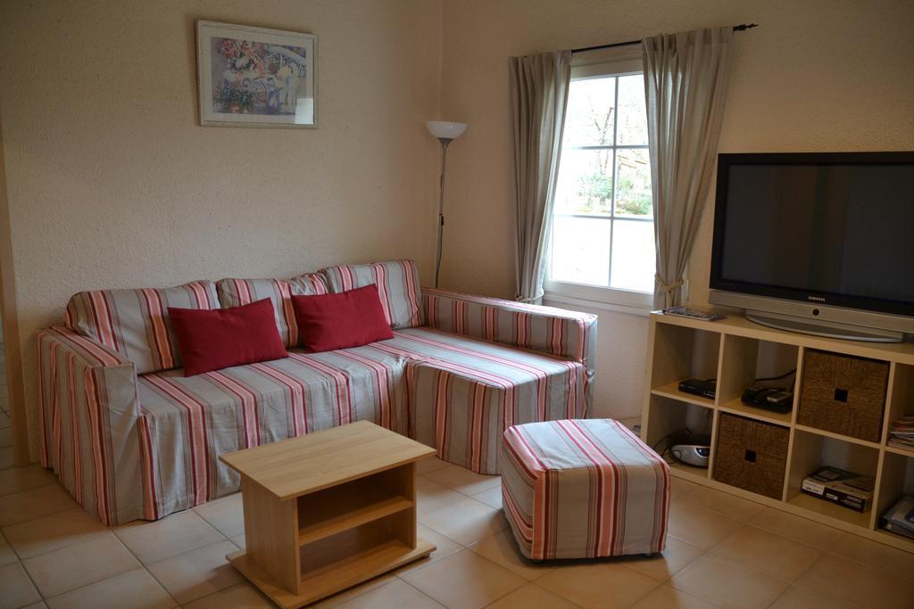 Etang Vallier Resort Brossac Bagian luar foto