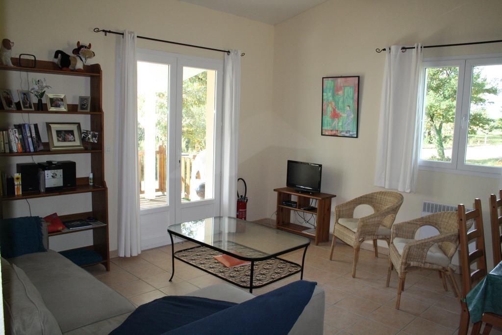 Etang Vallier Resort Brossac Bagian luar foto
