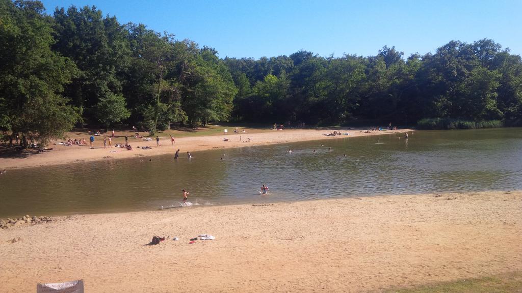 Etang Vallier Resort Brossac Bagian luar foto