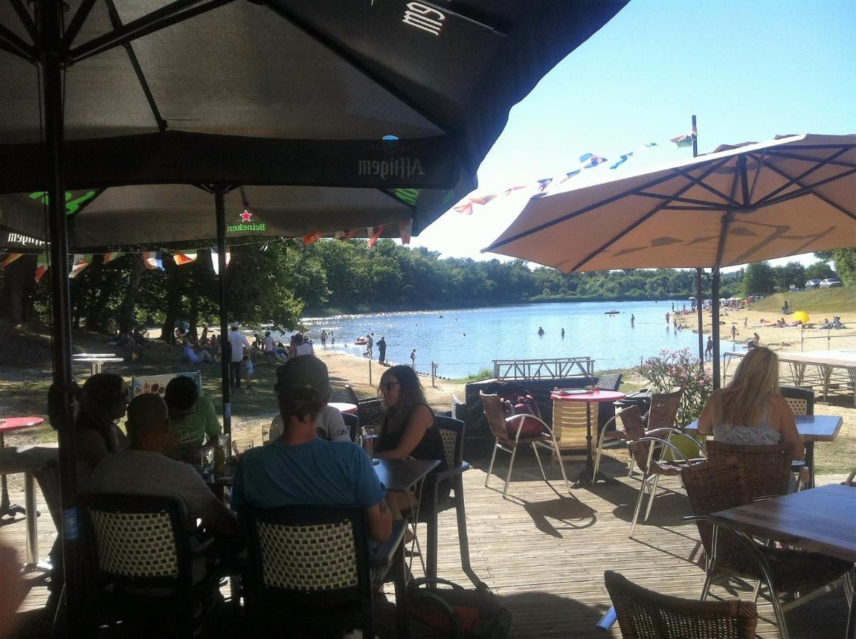 Etang Vallier Resort Brossac Bagian luar foto